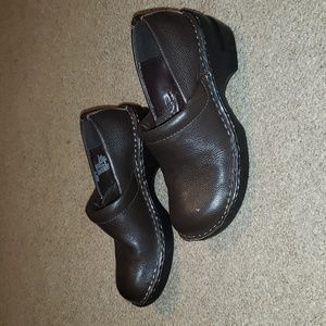 Sonoma Life & Style Brown Leather Clogs Work. Size 6 1/2. Never worn!